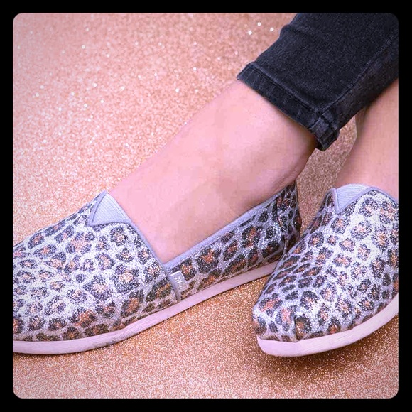 LEOPARD PRINT SHIMMER TOMS - Picture 2 of 4